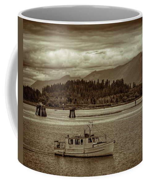 Boat Coffee Mug featuring the photograph Coming Into Port by Randy Hall