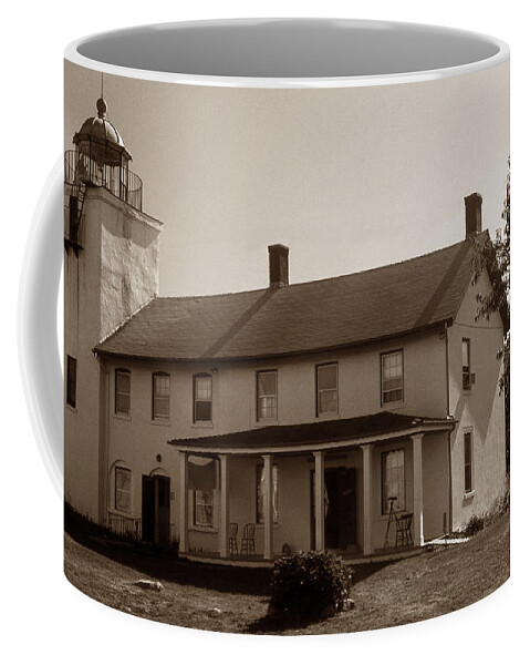 Ny Coffee Mug featuring the photograph Horton Point Lighthouse by Skip Willits