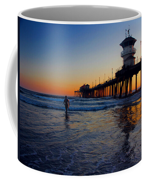Pier Coffee Mug featuring the photograph Last wave by Tammy Espino