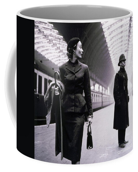 Fashion Coffee Mug featuring the photograph Lisa Fonssagrives, Swedish Fashion Model by Science Source