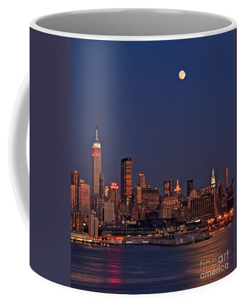 New York City Skyline Coffee Mug featuring the photograph Moon Rise Over Manhattan by Susan Candelario