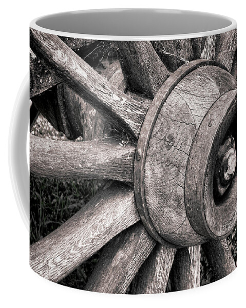 https://render.fineartamerica.com/images/rendered/default/frontright/mug/images-medium-5/spokes-and-axle-olivier-le-queinec.jpg?&targetx=150&targety=0&imagewidth=499&imageheight=333&modelwidth=800&modelheight=333&backgroundcolor=040304&orientation=0&producttype=coffeemug-11