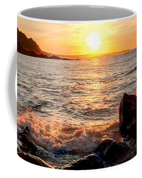 Sky Coffee Mug featuring the photograph Sunset Splash 0070 by Kristina Rinell