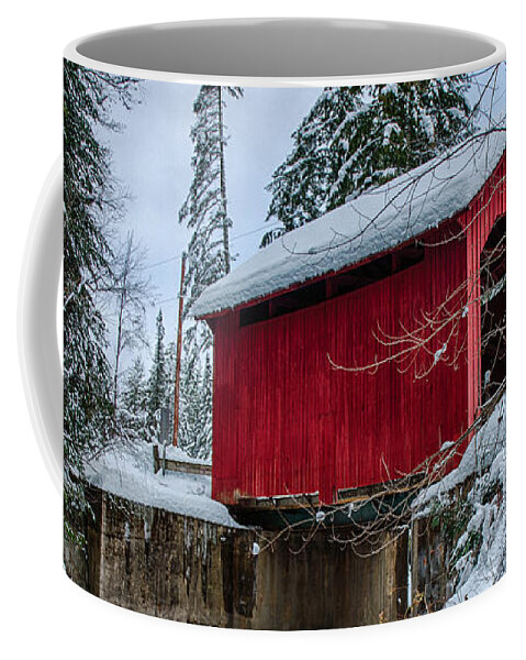 Mosely Covered Bridge Coffee Mug featuring the photograph Vermonts Moseley covered bridge by Jeff Folger