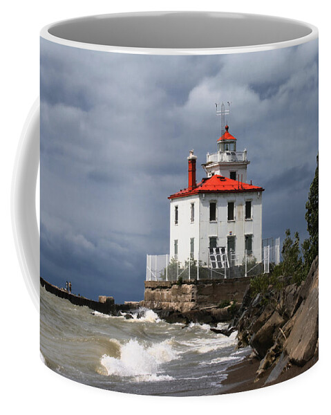 Fairport Harbor Beach Coffee Mug featuring the photograph Fairport Harbor West Breakwater Lighthouse by Richard Gregurich