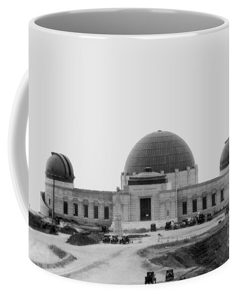 History Coffee Mug featuring the photograph Griffith Observatory, Los Angeles by Science Source