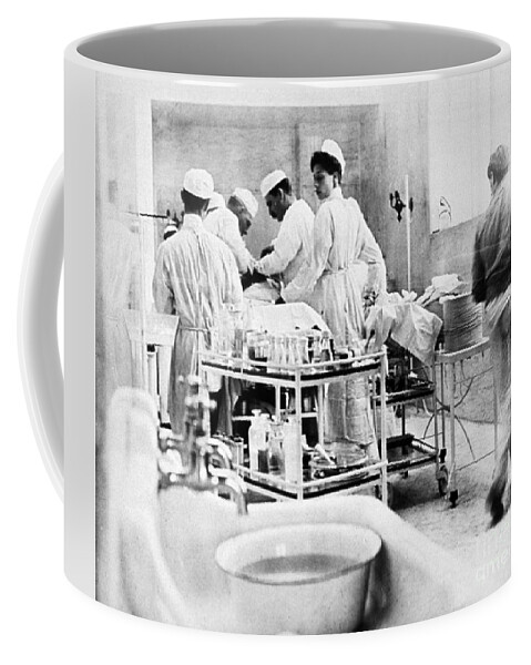 Medical Coffee Mug featuring the photograph John Hopkins Operating Room, 19031904 by Science Source