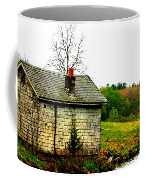 Well House Coffee Mug featuring the photograph Well House 2 by Kim Galluzzo Wozniak