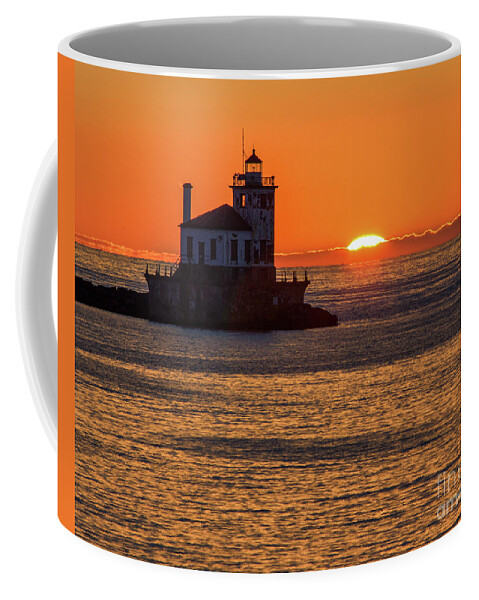 Sundown Coffee Mug featuring the photograph Setting Sun by Rod Best