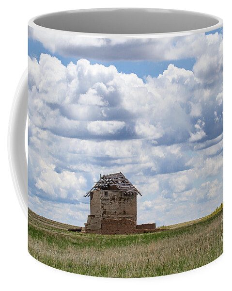 Colorado Plains Coffee Mug featuring the photograph A Solitary Existance by Jim Garrison