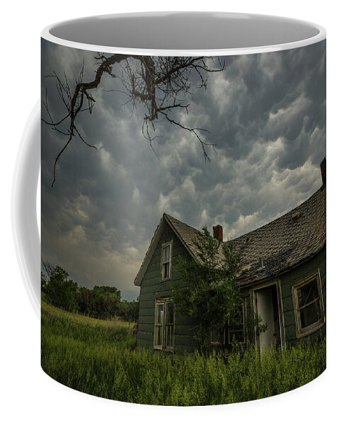 Sky Travel Clouds House Old Architecture Building Grass Family Wood Home Abandoned Storm Thunderstorm Decay Barn Rural Forgotten Outdoors Rustic Bungalow Hail Farmhouse East River Vacant Severe Weather No Person Huron South Dakota Tornado Warned Coffee Mug featuring the photograph Forgotten Mammatus by Aaron J Groen