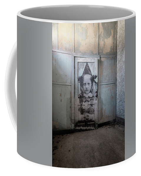 Jersey City New Jersey Coffee Mug featuring the photograph JR On The Door by Tom Singleton