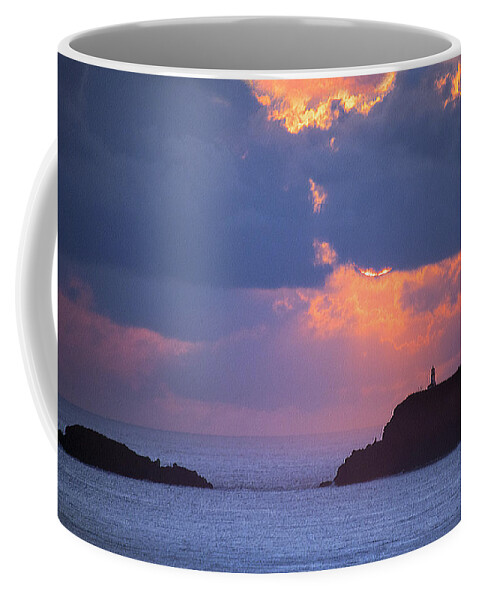 Kilauea Lighthouse Sunrise Kauai Coffee Mug featuring the photograph Kilauea Lighthouse Sunrise Kauai by Frank Wilson