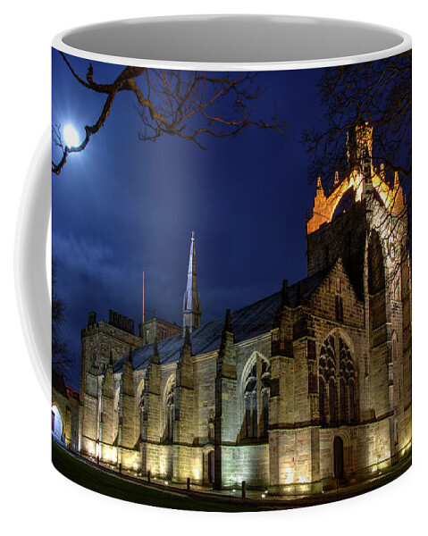 King's College Coffee Mug featuring the photograph King's College Chapel by Veli Bariskan