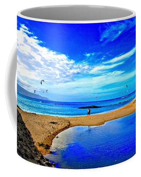 Kite Coffee Mug featuring the photograph Lovers At Kanaha Beach by DJ Florek