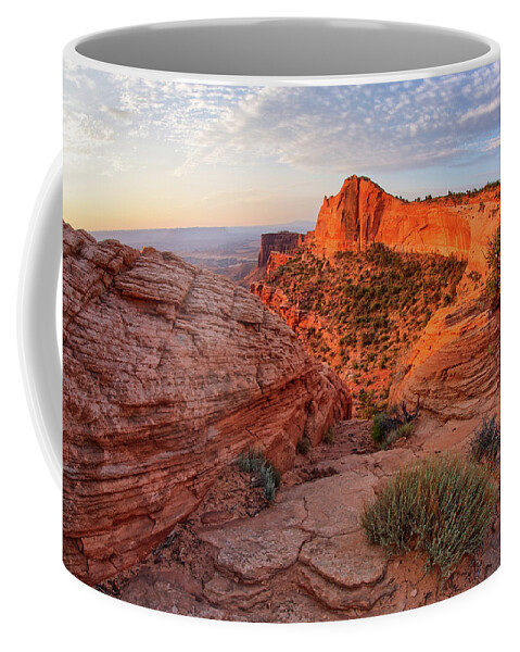 America Coffee Mug featuring the photograph Mesa Arch overlook at dawn by Kyle Lee