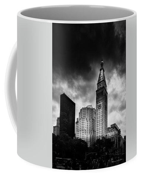 Ny Coffee Mug featuring the photograph Met-Life Tower by Marvin Spates