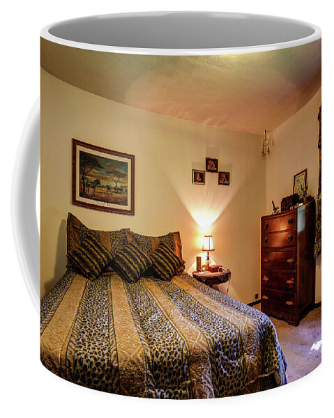 Real Estate Photography Coffee Mug featuring the photograph Mt Vernon BR 2 by Jeff Kurtz