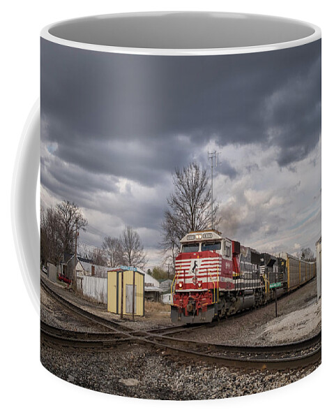 Landscape Coffee Mug featuring the photograph NS 911 Heritage Unit at Oakland City IN by Jim Pearson