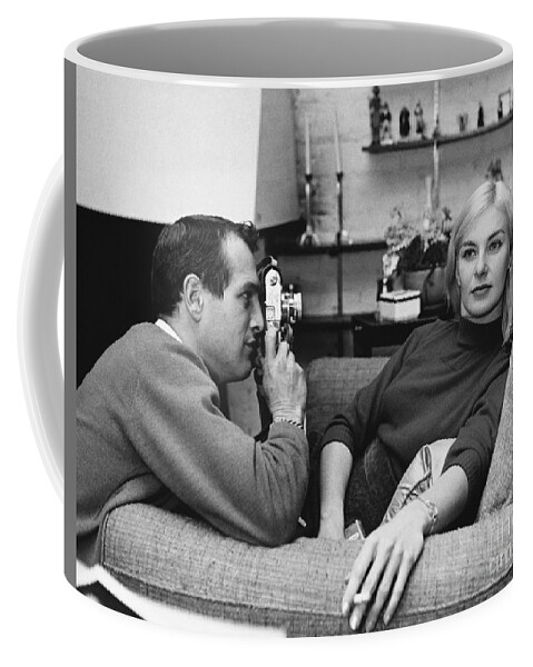 Actress Coffee Mug featuring the photograph Paul Newman and Joanne Woodward by Louis Goldman