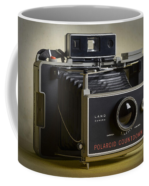 Meisje Expliciet suspensie Polaroid Countdown 90 Vintage Camera Coffee Mug by Art Whitton - Pixels