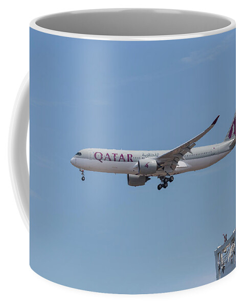 Qatar Airways A7-alf Coffee Mug featuring the photograph Qatar Airways A7-ALF by Brian MacLean