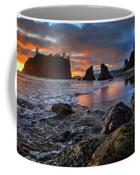  Seascape Coffee Mug featuring the photograph Ruby Shore At Dusk by Harriet Feagin