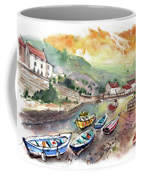 Travel Coffee Mug featuring the painting Staithes 04 by Miki De Goodaboom