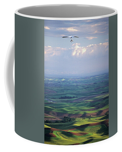 Outdoors Coffee Mug featuring the photograph Steptoe Butte Handglider by Doug Davidson