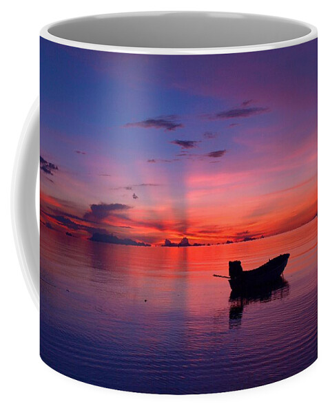 Romantic Coffee Mug featuring the photograph Sunset Rays by Steven Robiner