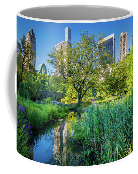 America Coffee Mug featuring the photograph The Pond and Gapstow Bridge by Inge Johnsson