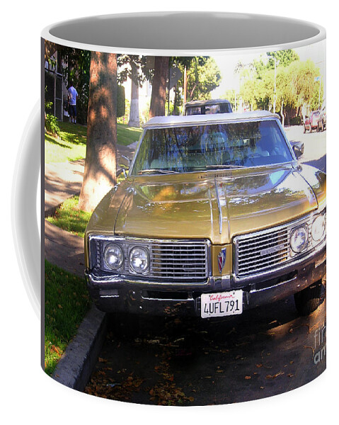 https://render.fineartamerica.com/images/rendered/default/frontright/mug/images/artworkimages/medium/1/vintage-car-front-view-sofia-goldberg.jpg?&targetx=178&targety=0&imagewidth=444&imageheight=333&modelwidth=800&modelheight=333&backgroundcolor=5B555A&orientation=0&producttype=coffeemug-11