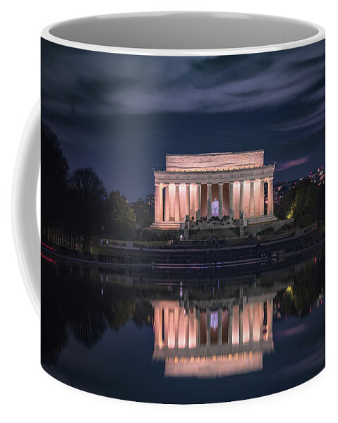 Washington Dc Coffee Mug featuring the photograph An Evening With Abe by Robert Fawcett