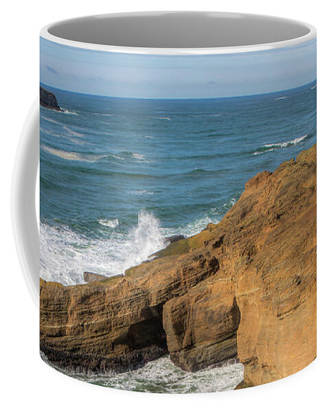 Punchbowl Coffee Mug featuring the photograph Devils Punchbowl 0924 by Kristina Rinell