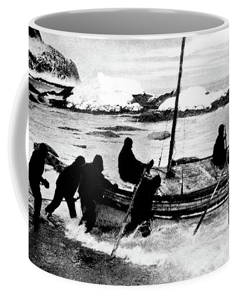 1916 Coffee Mug featuring the photograph Launching The James Caird, 1916 by Science Source