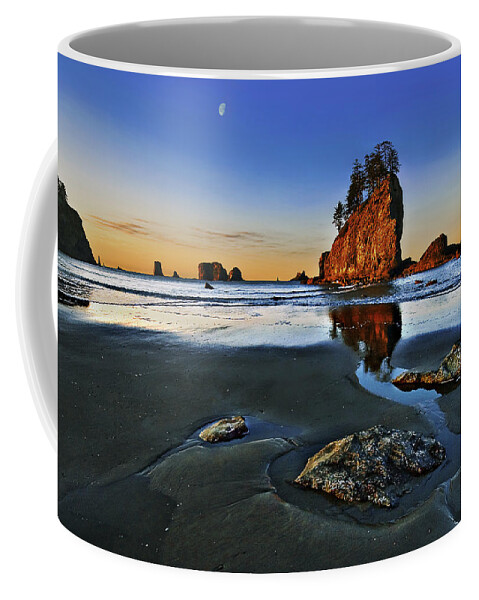 Water Coffee Mug featuring the photograph Morning Low Tide at Second Beach by John Christopher