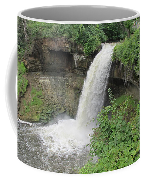 Minnehaha Falls Coffee Mug featuring the photograph Minnehaha Falls by Laura Smith
