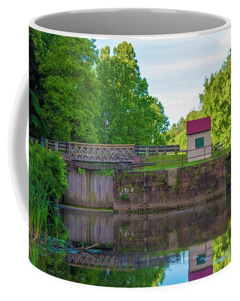 Phoenixville Coffee Mug featuring the photograph Phoenixville - Mont Clare - Lock 60 by Bill Cannon