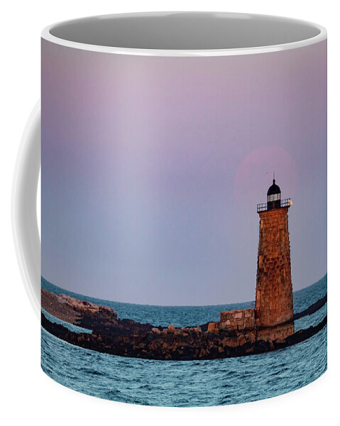 Whaleback Lighthouse Coffee Mug featuring the photograph Whaleback Lighthouse Full moon Rising by Jeff Folger