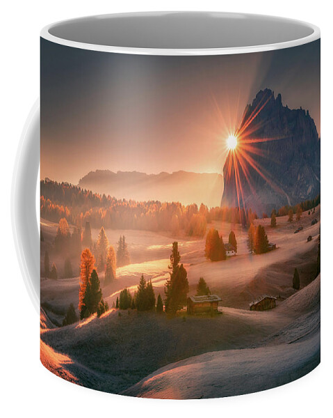 Sunrise Coffee Mug featuring the photograph A Morning at highland by Henry w Liu