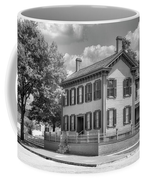 Lincolns Home Coffee Mug featuring the photograph Abraham Lincoln's Home - Springfield, IL by Susan Rissi Tregoning