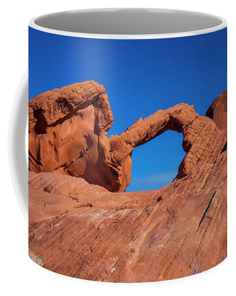 Valley Of Fire State Park Coffee Mug featuring the photograph Arch Rock - Valley of Fire by Jonathan Babon