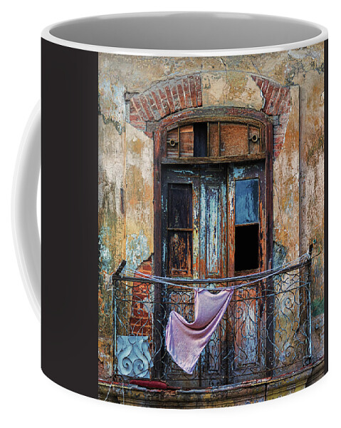 Cuba Coffee Mug featuring the photograph Blowing in the wind by Phillip Rubino