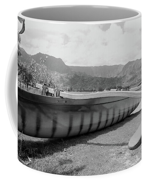 Hanalei Coffee Mug featuring the photograph Hanalei Canoe by Tony Spencer