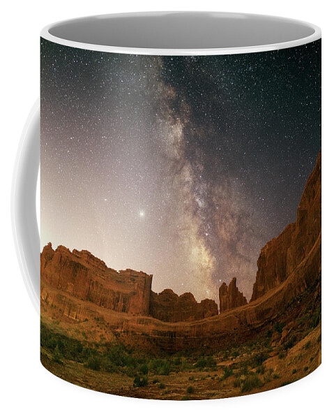 Night Coffee Mug featuring the photograph Milky Way Above Park Avenue by Dan Norris