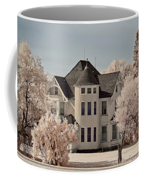 Leeds Coffee Mug featuring the photograph ND Victorian Prairie Mansion near Leeds, ND by Peter Herman