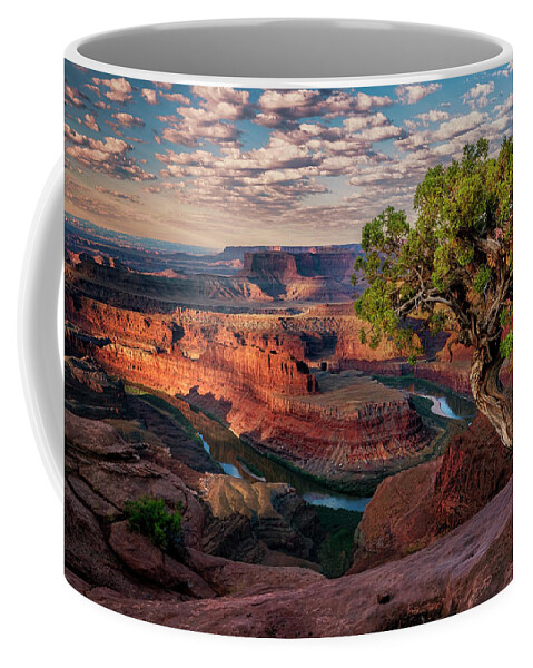 Dead Horse Point Coffee Mug featuring the photograph Sentinel On The Point by David Soldano