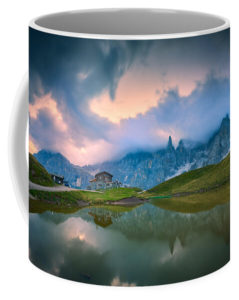 Sunrise Coffee Mug featuring the photograph Stormy morning by Henry w Liu