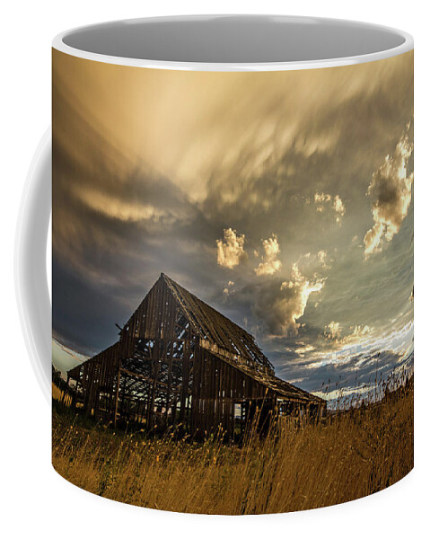Barn Coffee Mug featuring the photograph Sunset Flare at Mapleton Barn by Wesley Aston