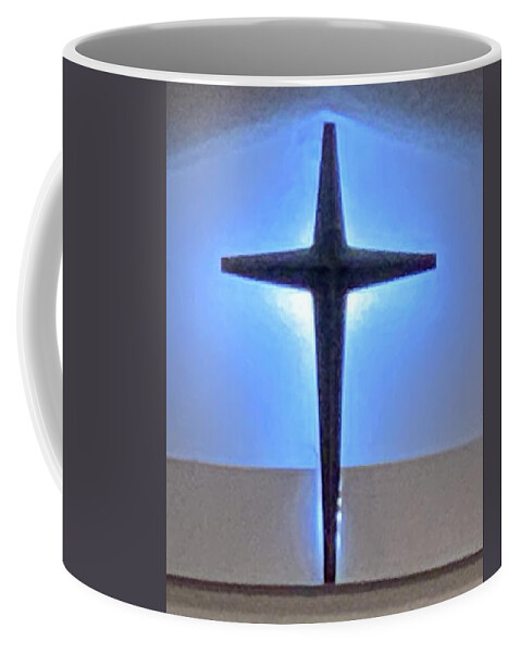 Cross Coffee Mug featuring the photograph The Glow of Peace by Lee Darnell